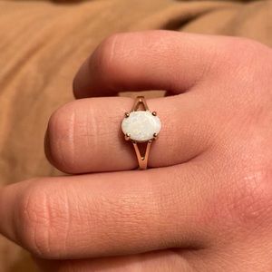 14kt Yellow Gold and Opal Ring- vintage